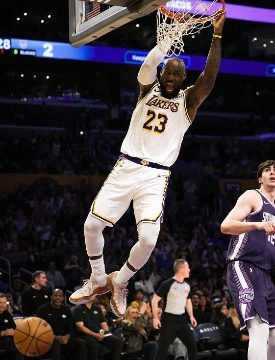 世界杯无插件免费直播-逼近西部第5！东契奇28+9，詹姆斯24分，湖人24分大胜国王