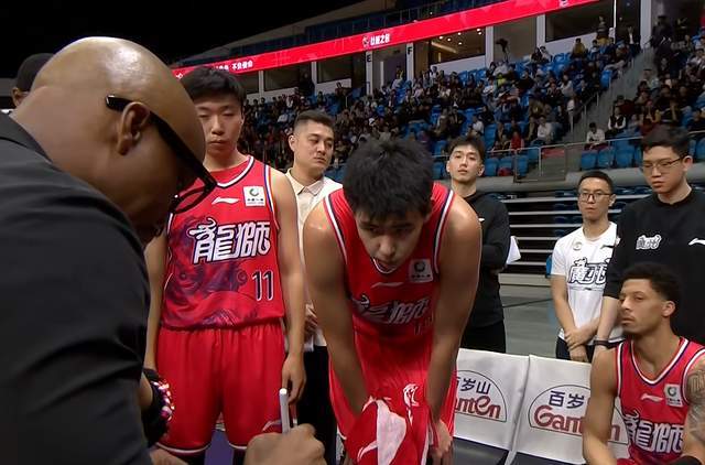 爱奇艺体育-17+10+4帽！杜锋弃将再次爆发！碾压克里斯，把山东男篮打绝望了